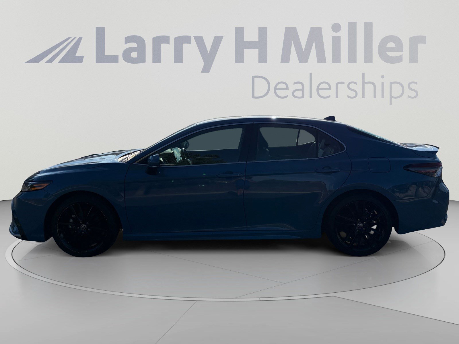 Used 2024 Toyota Camry XSE FWD image 2