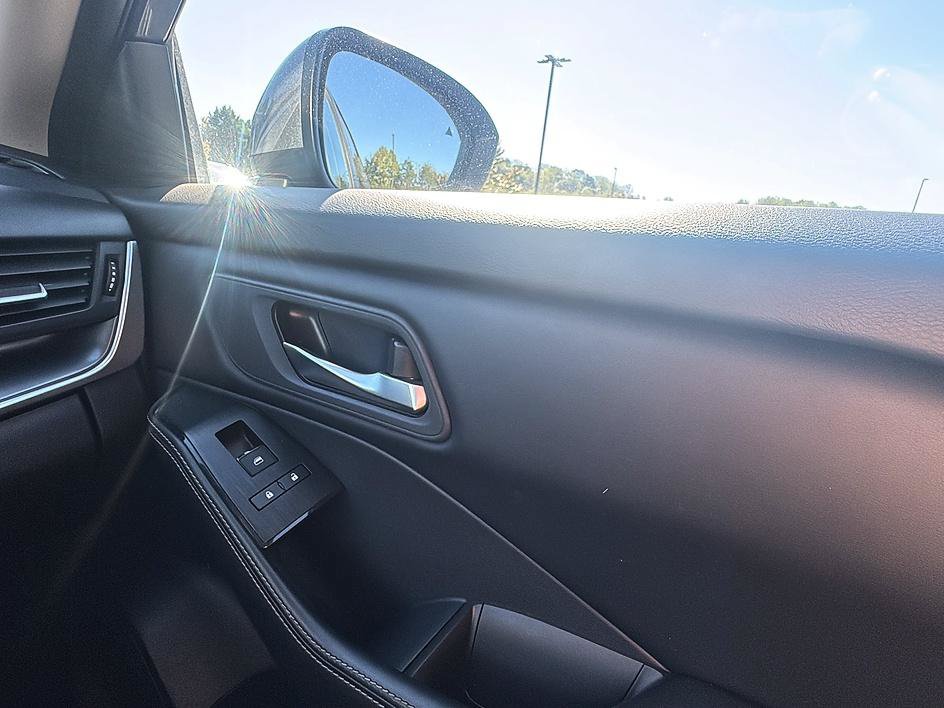 Certified 2025 Nissan Rogue SV AWD/4WD image 26