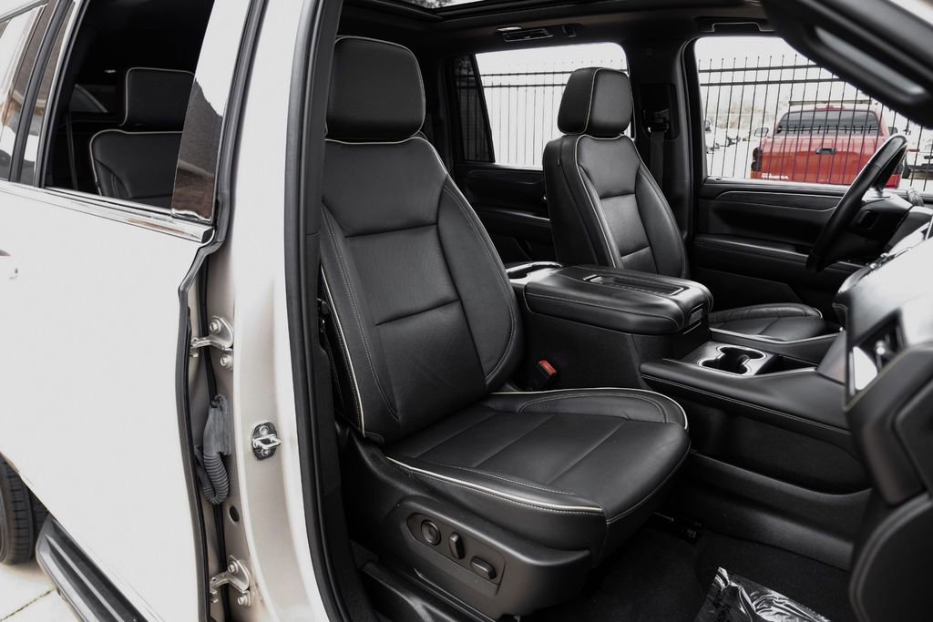 Used 2021 GMC Yukon XL SLT w/ SLT Premium Package image 32