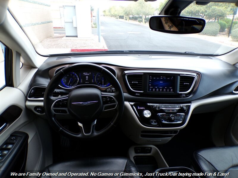 Used 2018 Chrysler Pacifica Touring-L FWD image 40