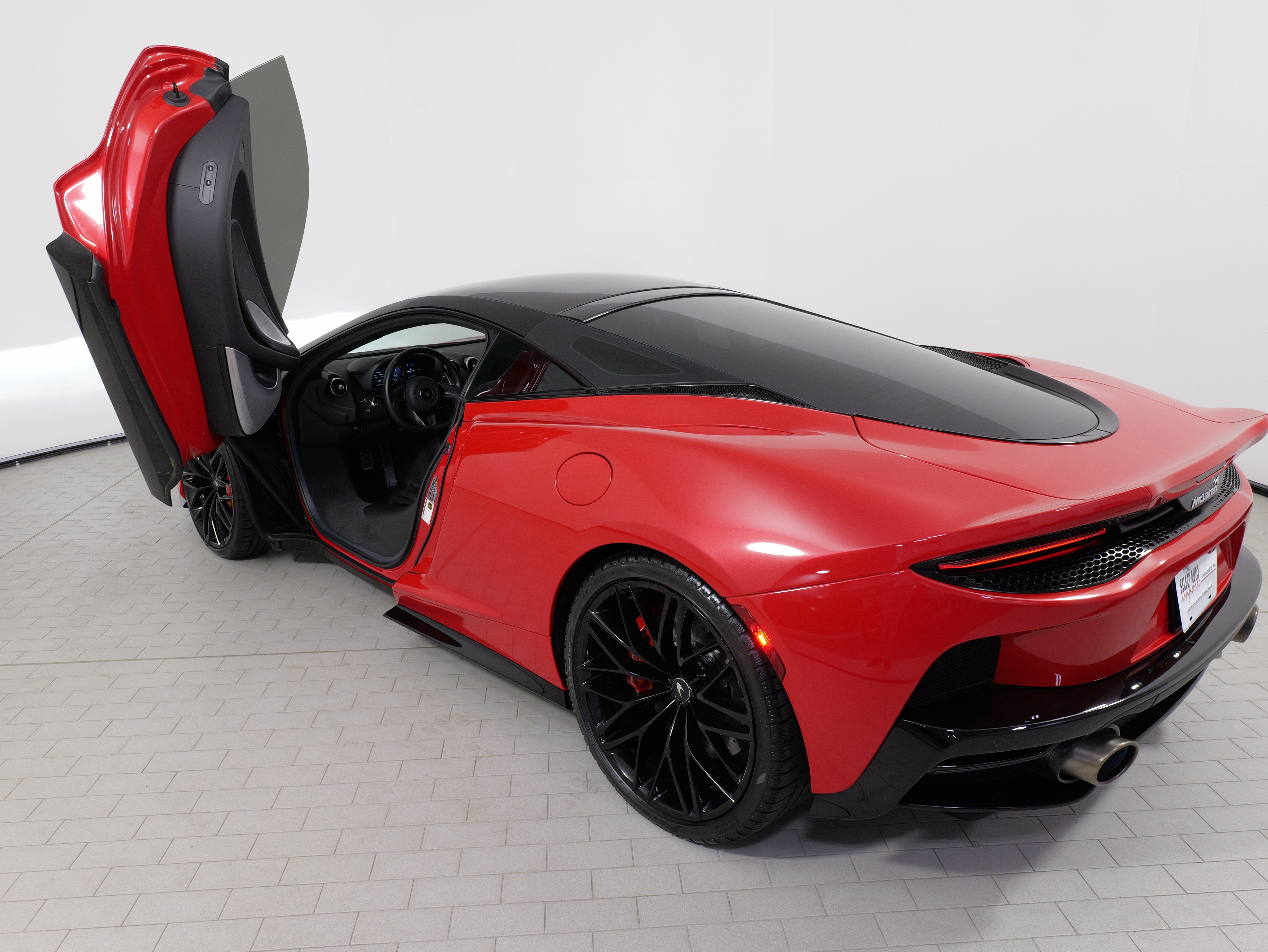 Used 2022 McLaren GT RWD image 19