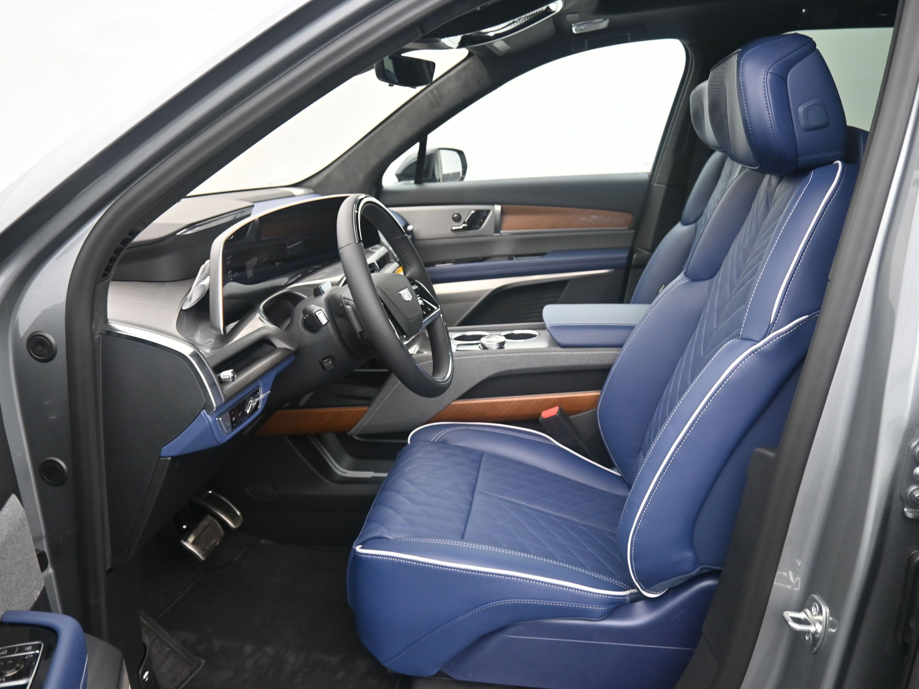 New 2026 Cadillac Vistiq Premium Luxury w/ LPO, Floor Liner Package image 11