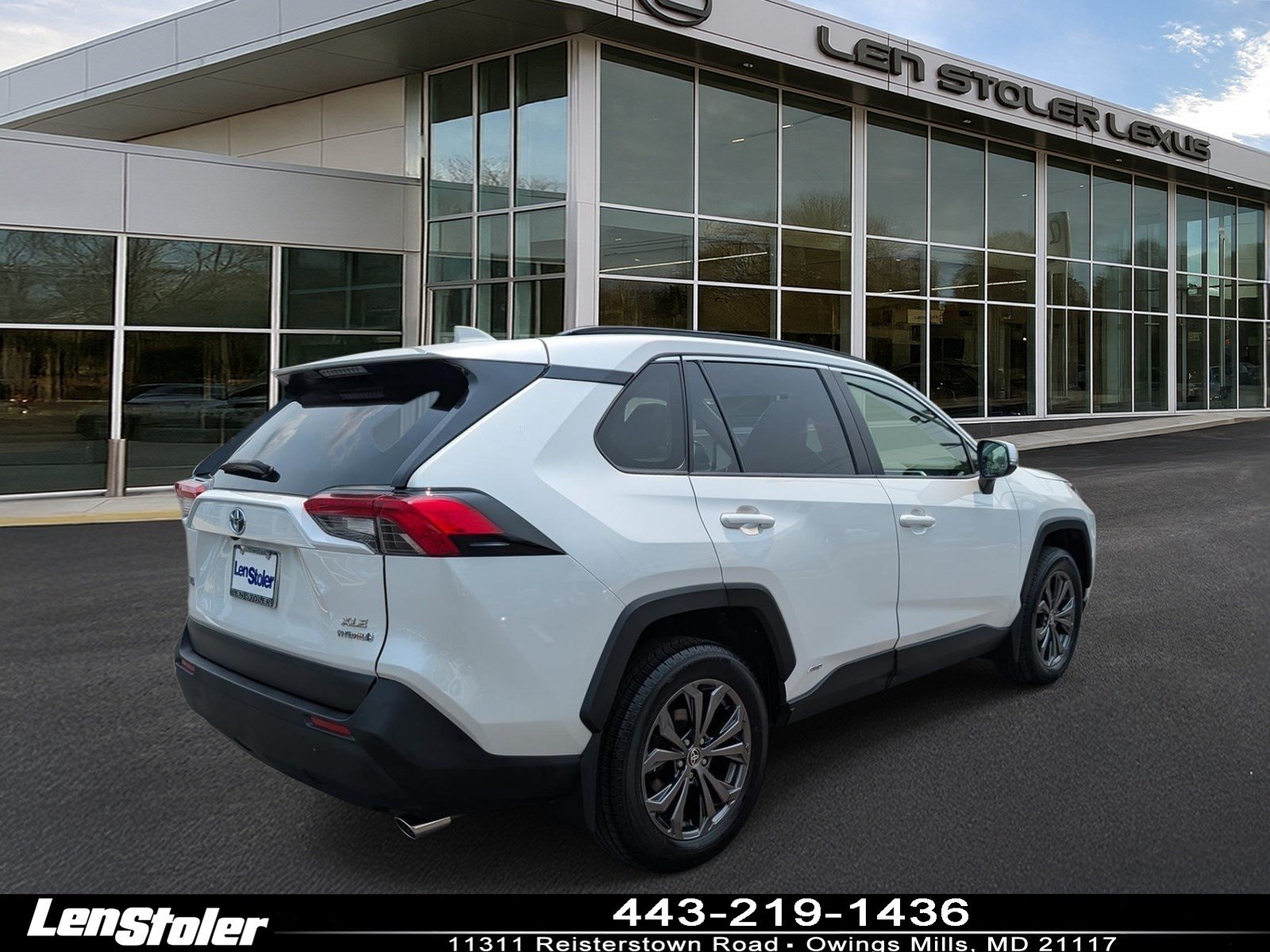 Used 2023 Toyota RAV4 XLE Premium AWD/4WD image 3