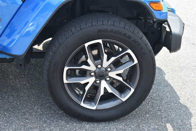 Used 2024 Jeep Wrangler Unlimited w/ Convenience Group AWD/4WD image 3