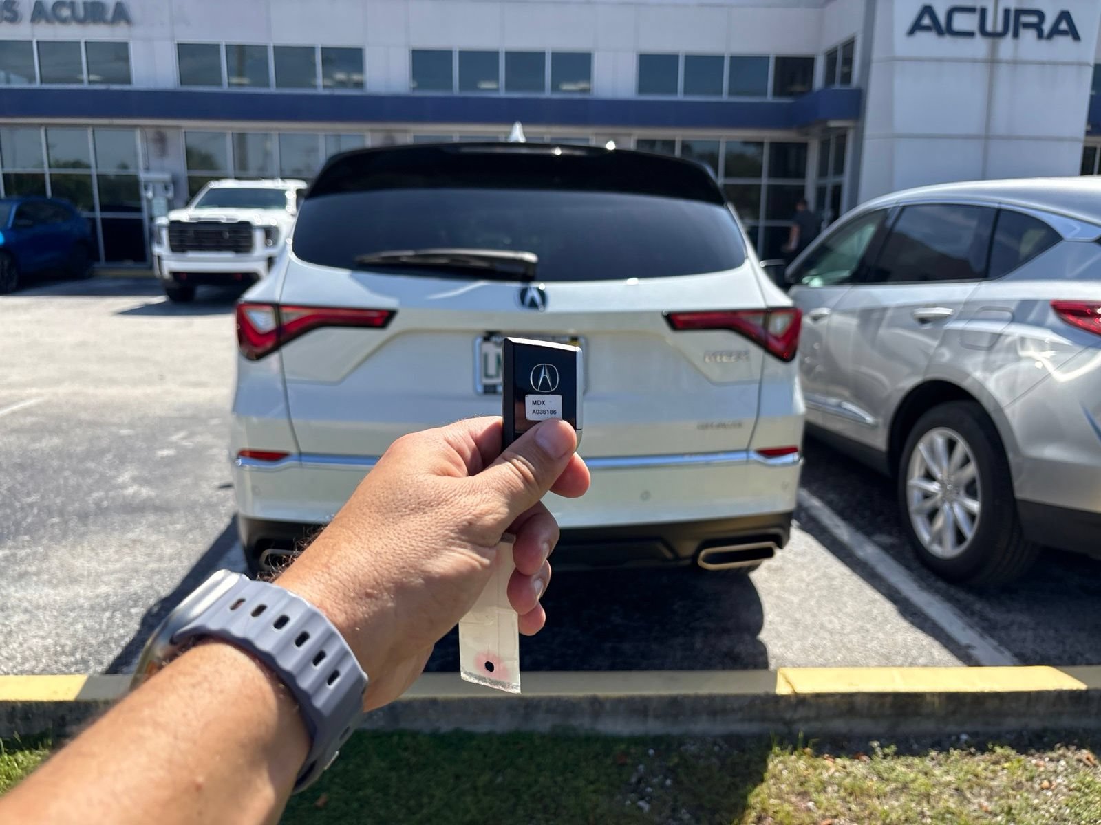 Used 2024 Acura MDX w/ Technology Package AWD/4WD image 4