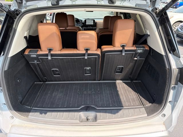 Used 2025 Nissan Pathfinder Platinum AWD/4WD image 32