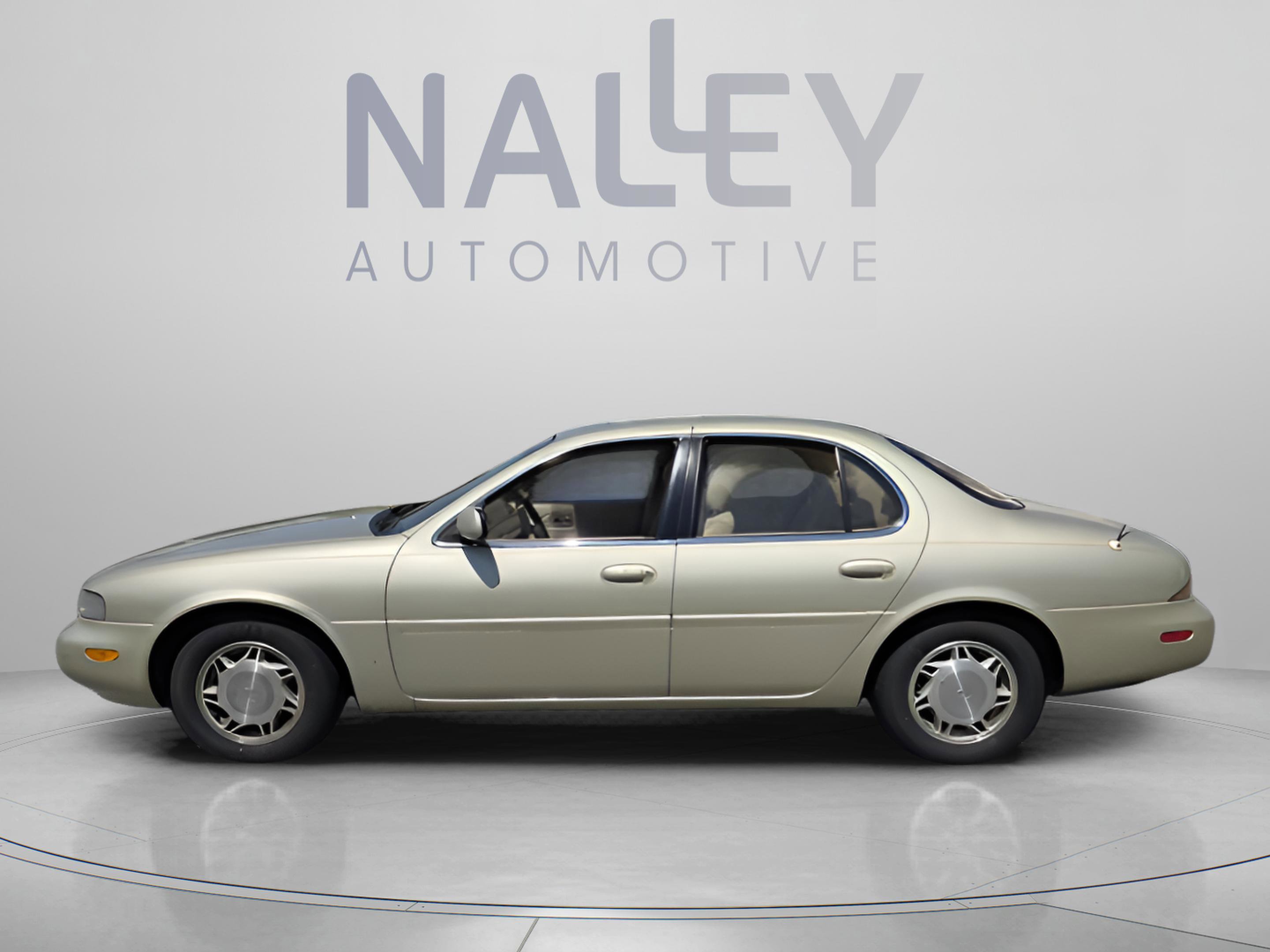 Used 1995 INFINITI J30 image 2