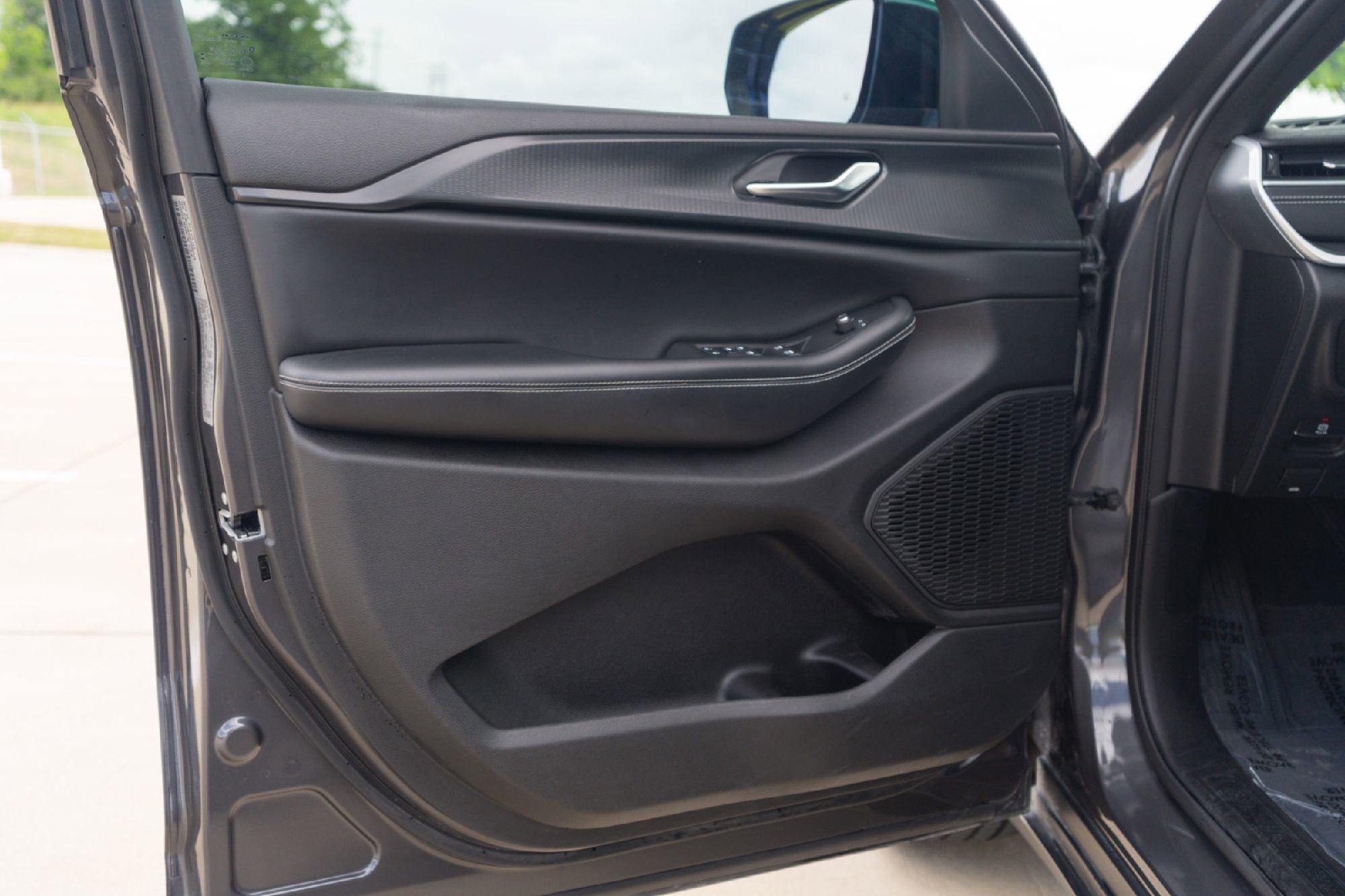 Used 2023 Jeep Grand Cherokee Altitude AWD/4WD image 20