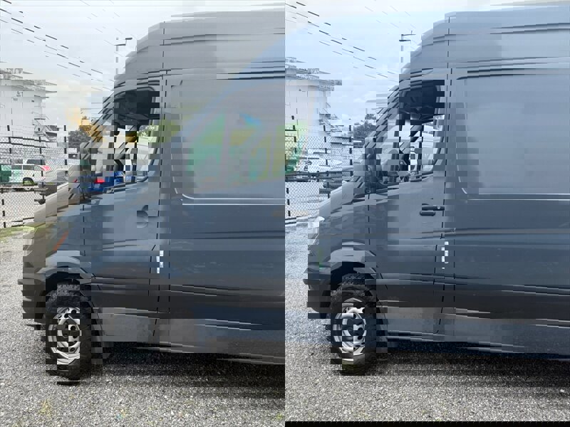 Used 2018 Mercedes-Benz Sprinter 2500 image 4