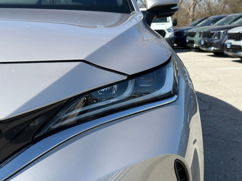 Used 2021 Toyota Venza XLE image 4