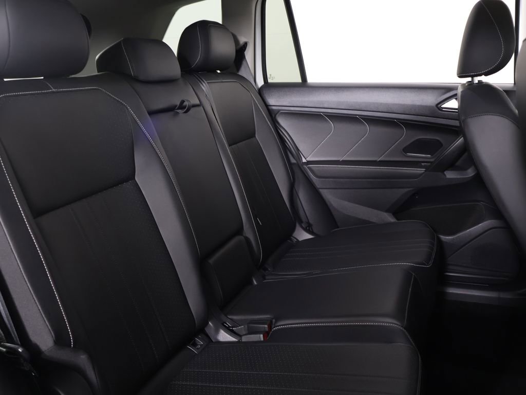 Used 2023 Volkswagen Tiguan SE image 34