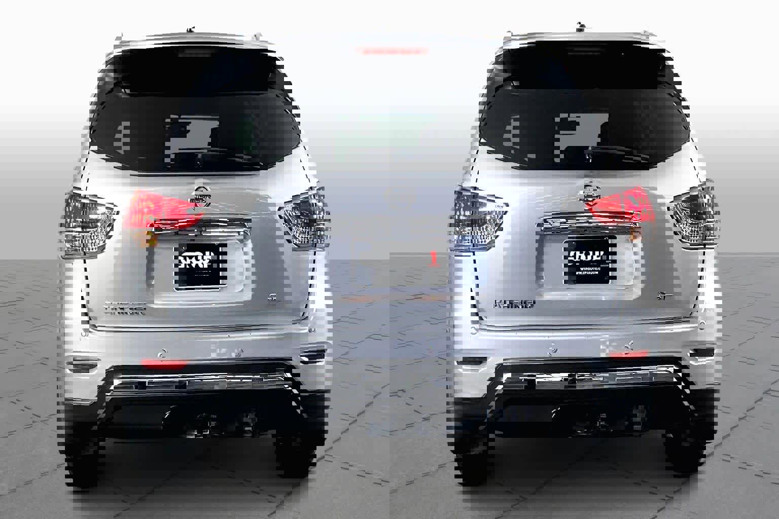 Used 2015 Nissan Pathfinder SL w/ Trailer Tow Package image 4