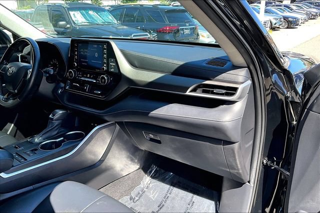 Used 2021 Toyota Highlander XLE FWD image 15