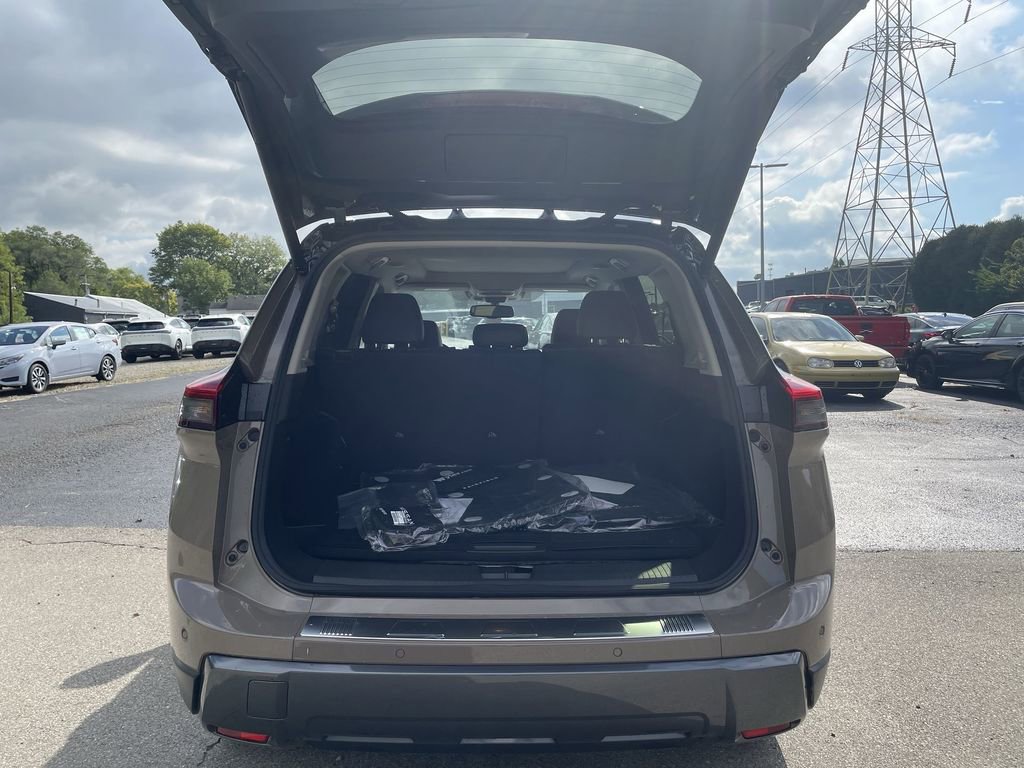 Certified 2025 Nissan Rogue SL w/ Tech Package AWD/4WD image 15