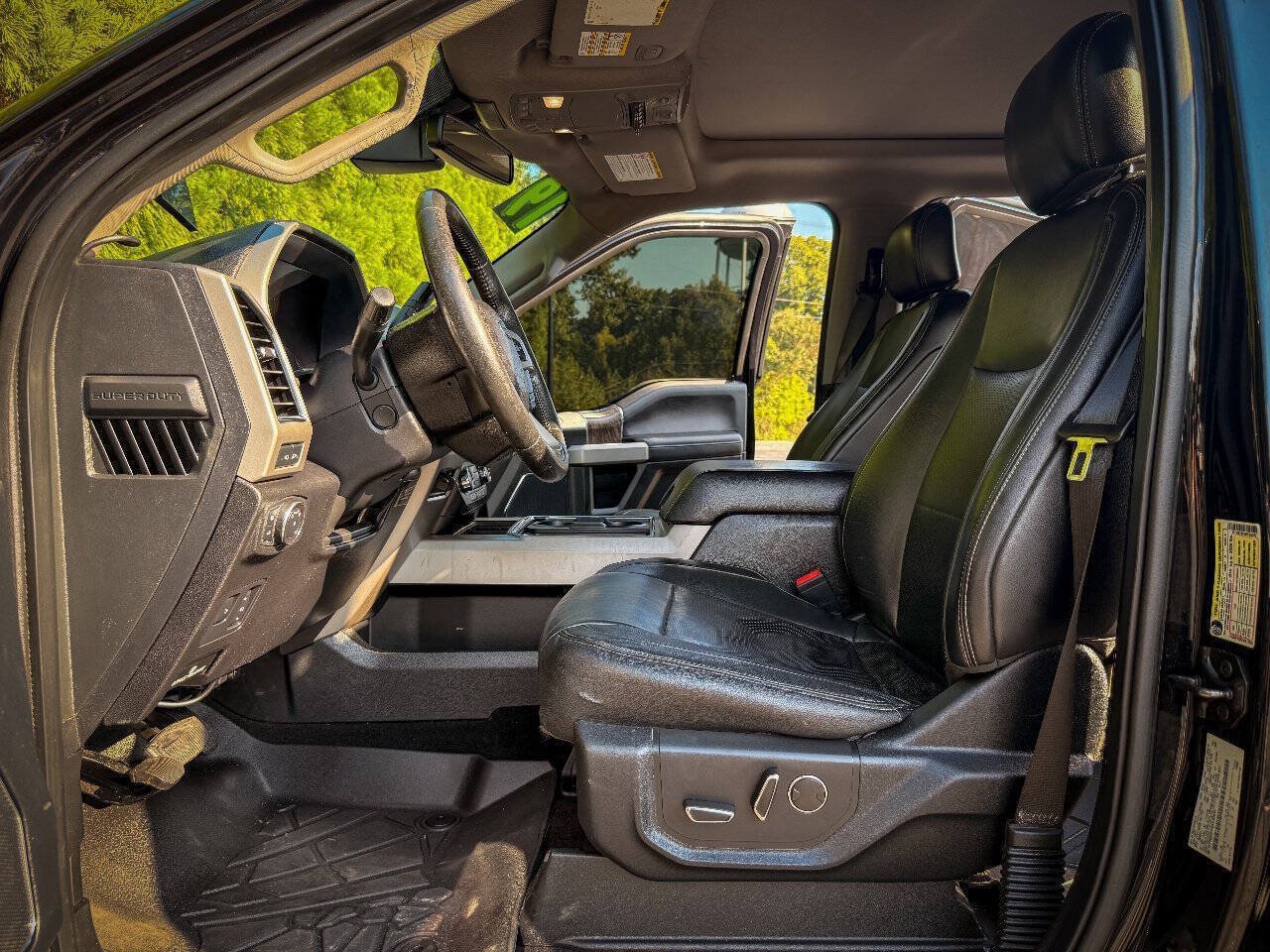Used 2019 Ford F250 Lariat w/ Lariat Ultimate Package AWD/4WD image 8