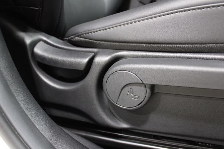 Used 2024 Hyundai Kona Limited FWD image 26