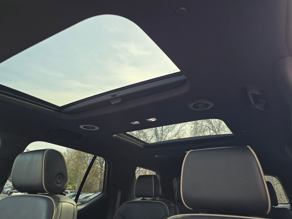 Used 2023 Chevrolet Traverse Premier w/ Redline Edition image 12