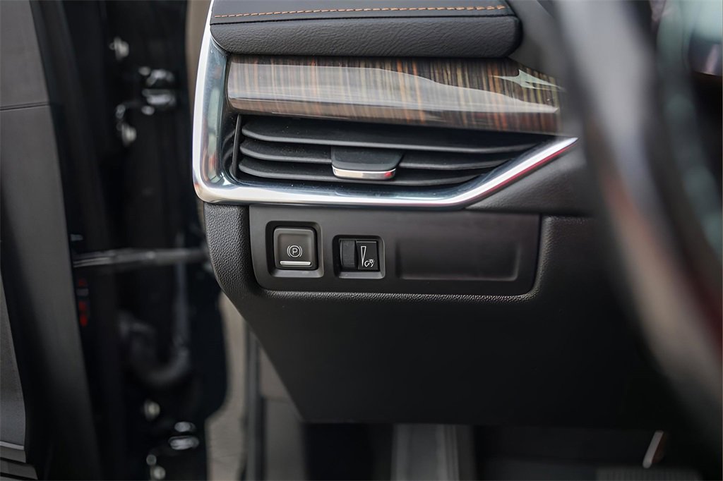 Used 2019 Cadillac XT4 Premium Luxury w/ Enhanced Visibility Package image 15