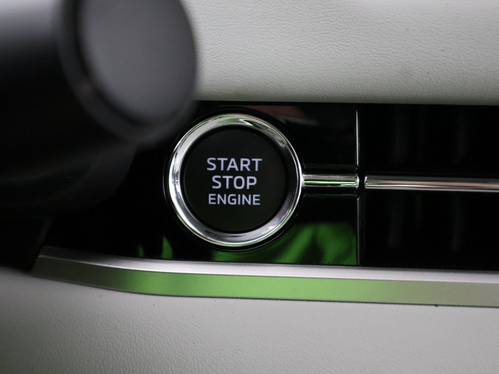 New 2025 Mitsubishi Outlander SE image 42