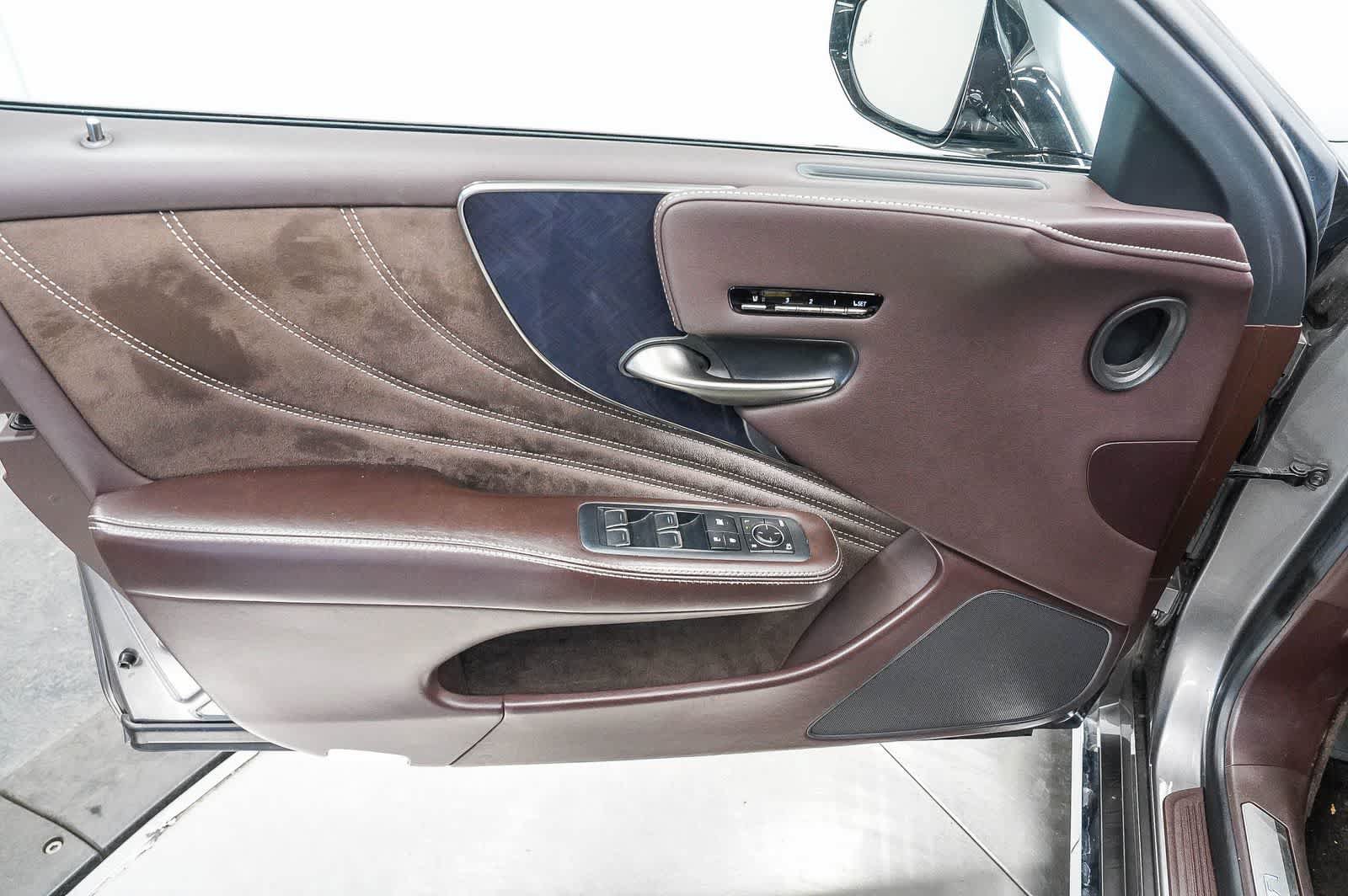Used 2020 Lexus LS 500 w/ Interior Upgrade Package RWD image 22