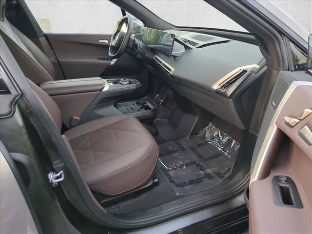Used 2024 BMW iX xDrive50 w/ Premium Package AWD/4WD image 23