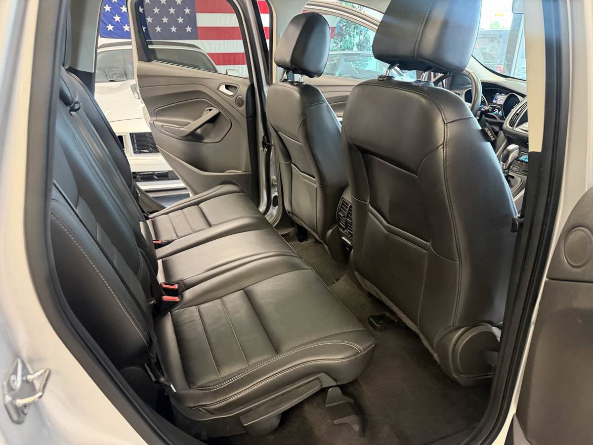 Used 2016 Ford Escape SE w/ SE Leather Comfort Package FWD image 17