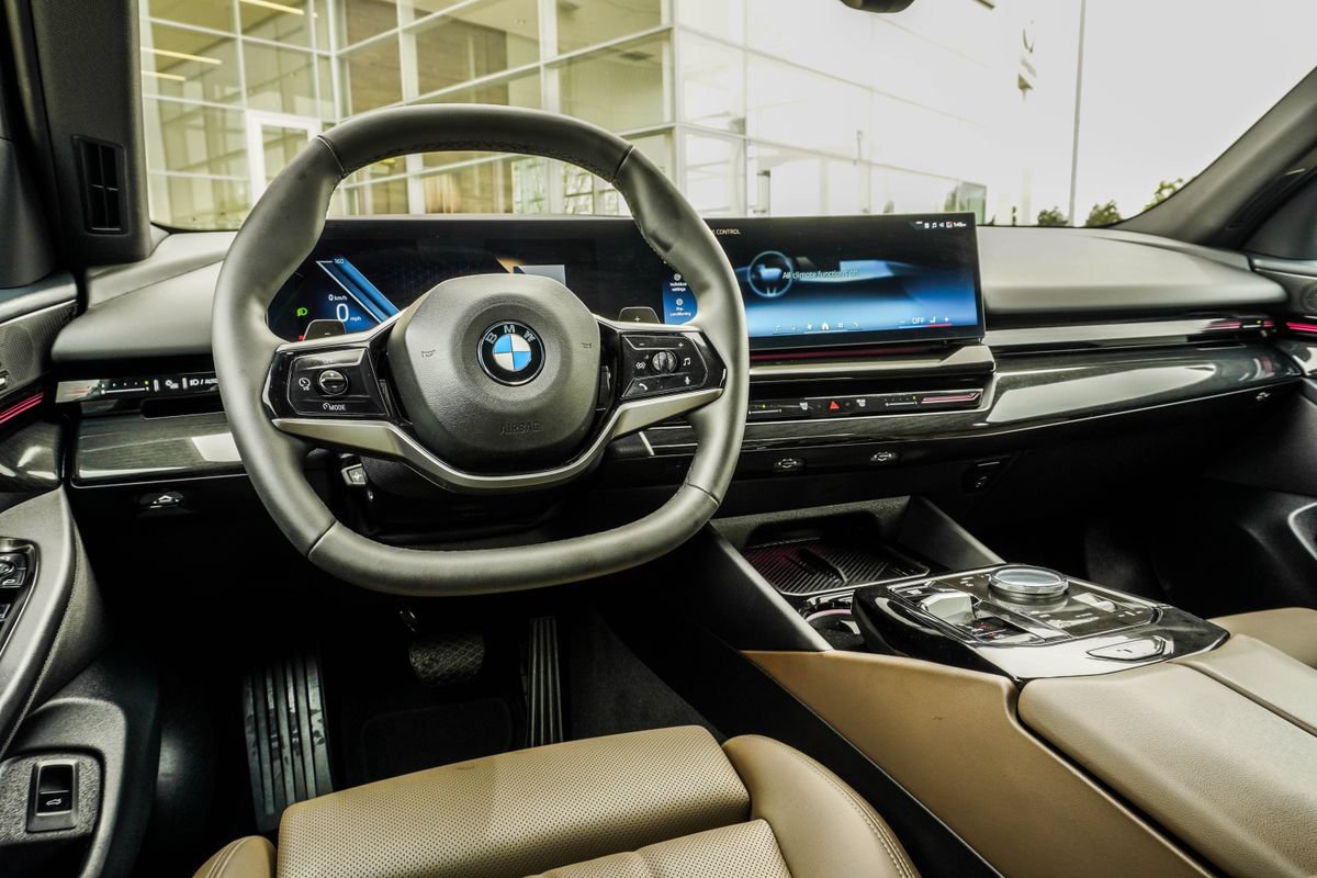 Used 2026 BMW 530i xDrive w/ Premium Package AWD/4WD image 5