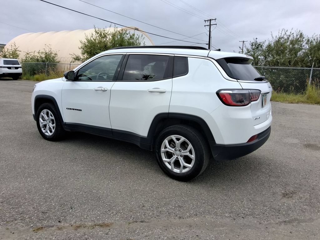 Used 2024 Jeep Compass Latitude AWD/4WD image 6