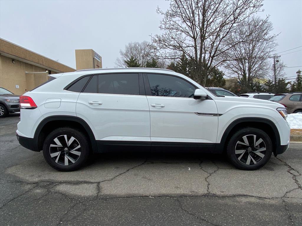 Used 2022 Volkswagen Atlas Cross Sport SE FWD image 2