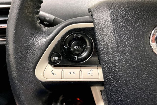 Used 2017 Toyota Prius Four w/ Advanced Technology Package FWD image 18