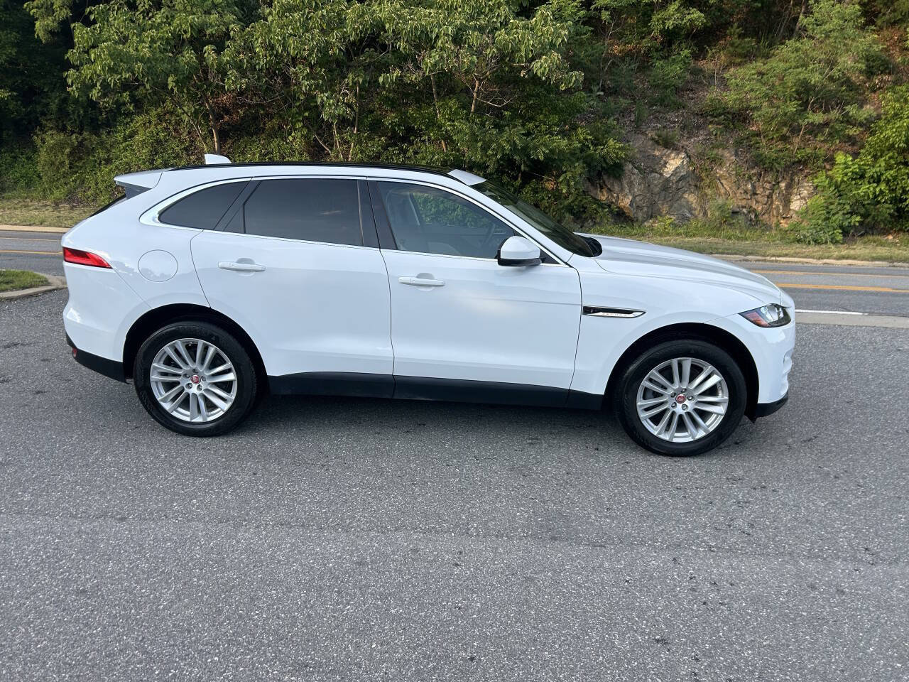 Used 2017 Jaguar F-PACE Prestige AWD/4WD image 7