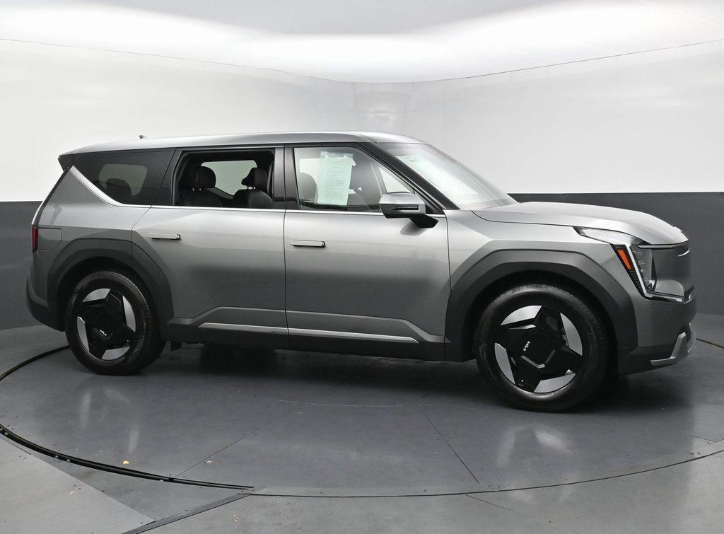 Used 2024 Kia EV9 Light Long Range image 6