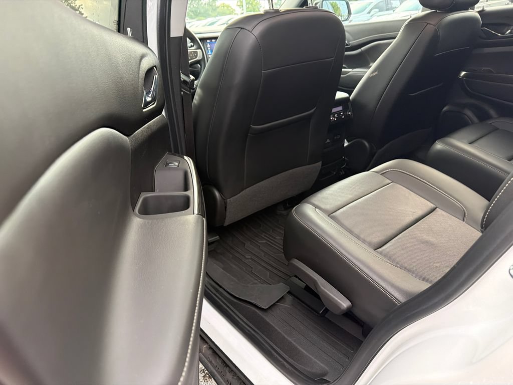 Used 2023 GMC Acadia SLT w/ Elevation Edition AWD/4WD image 13
