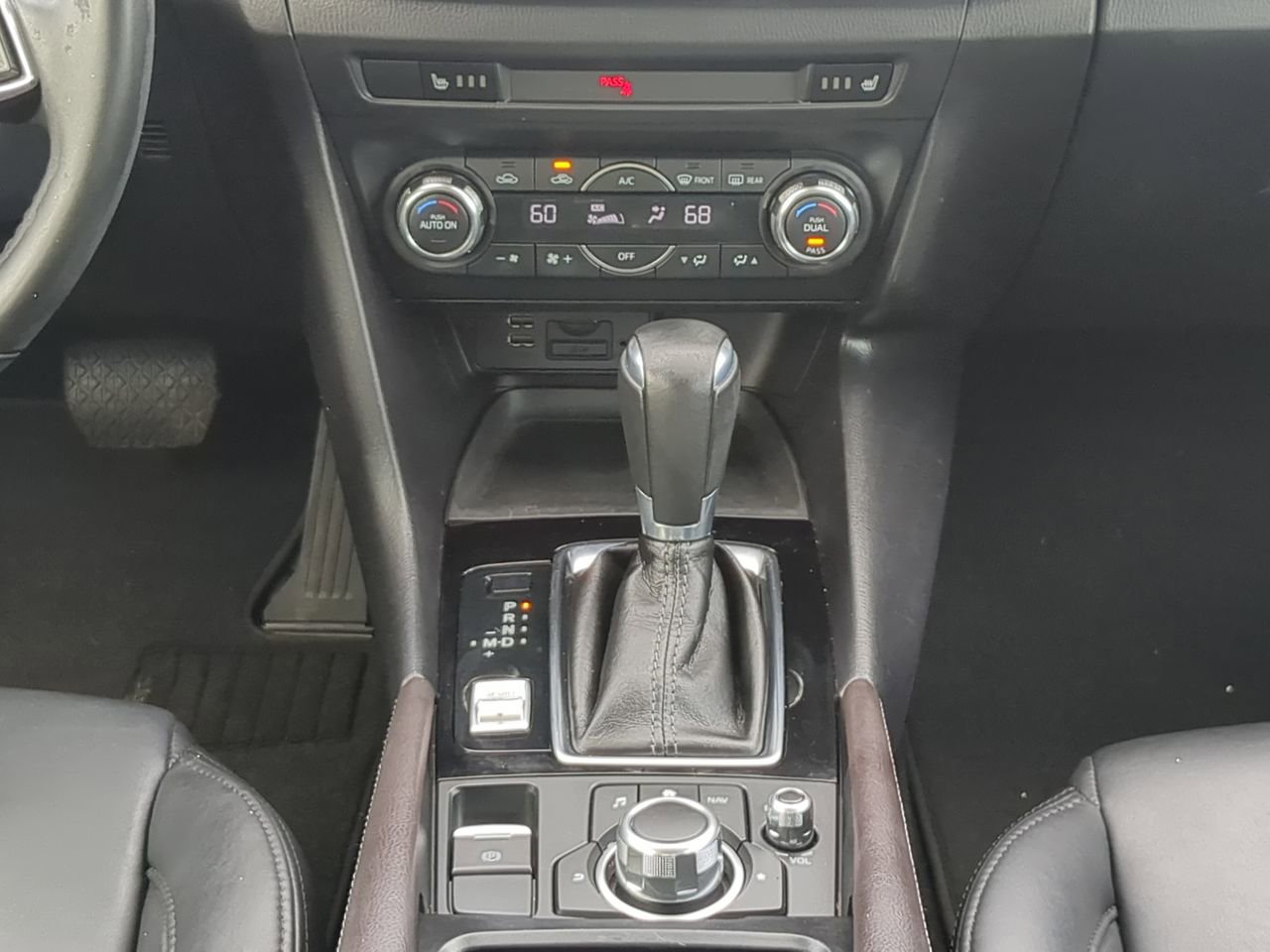Used 2018 MAZDA MAZDA3 Touring FWD image 16