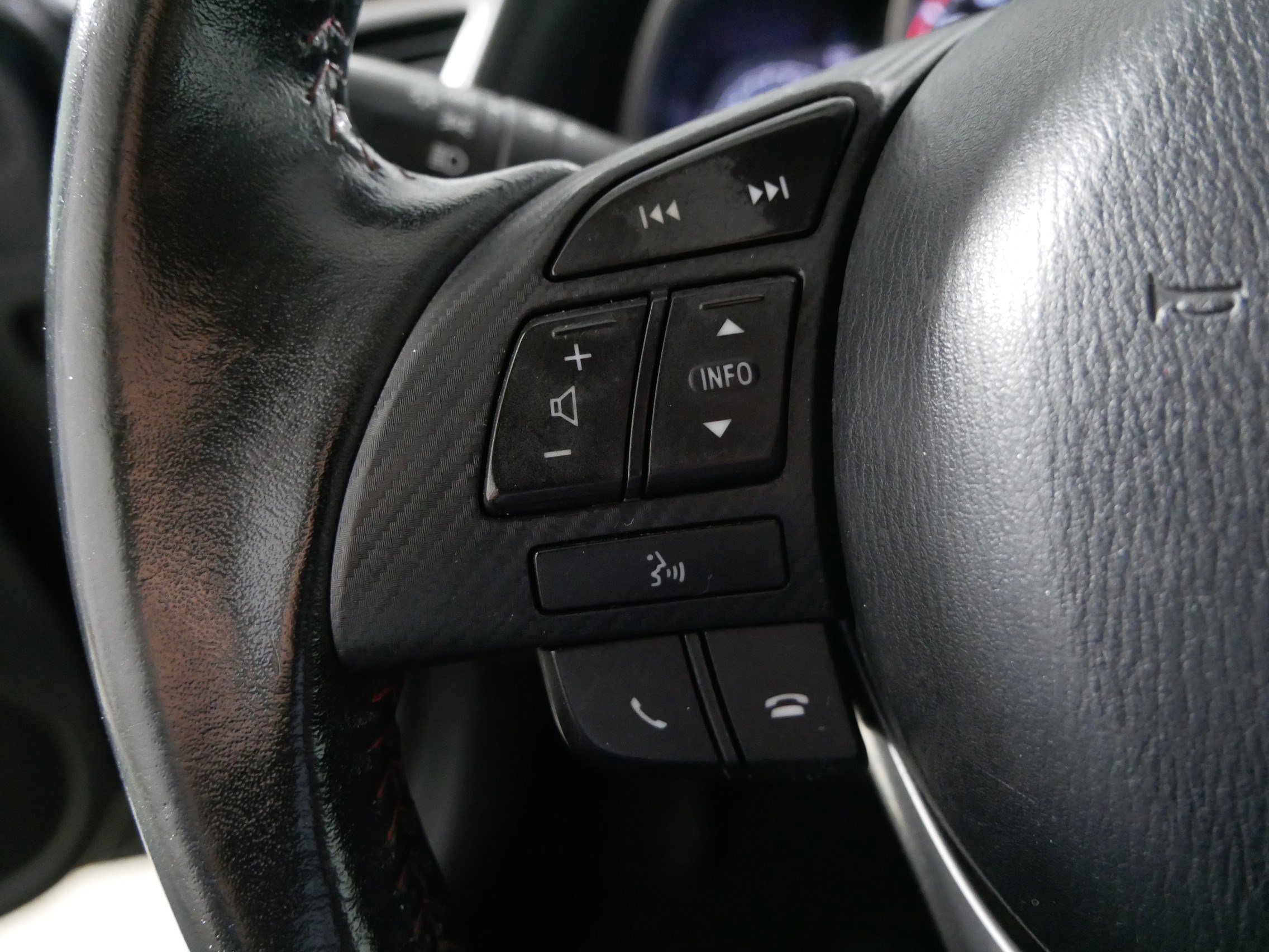 Used 2015 MAZDA MAZDA3 i Touring image 27