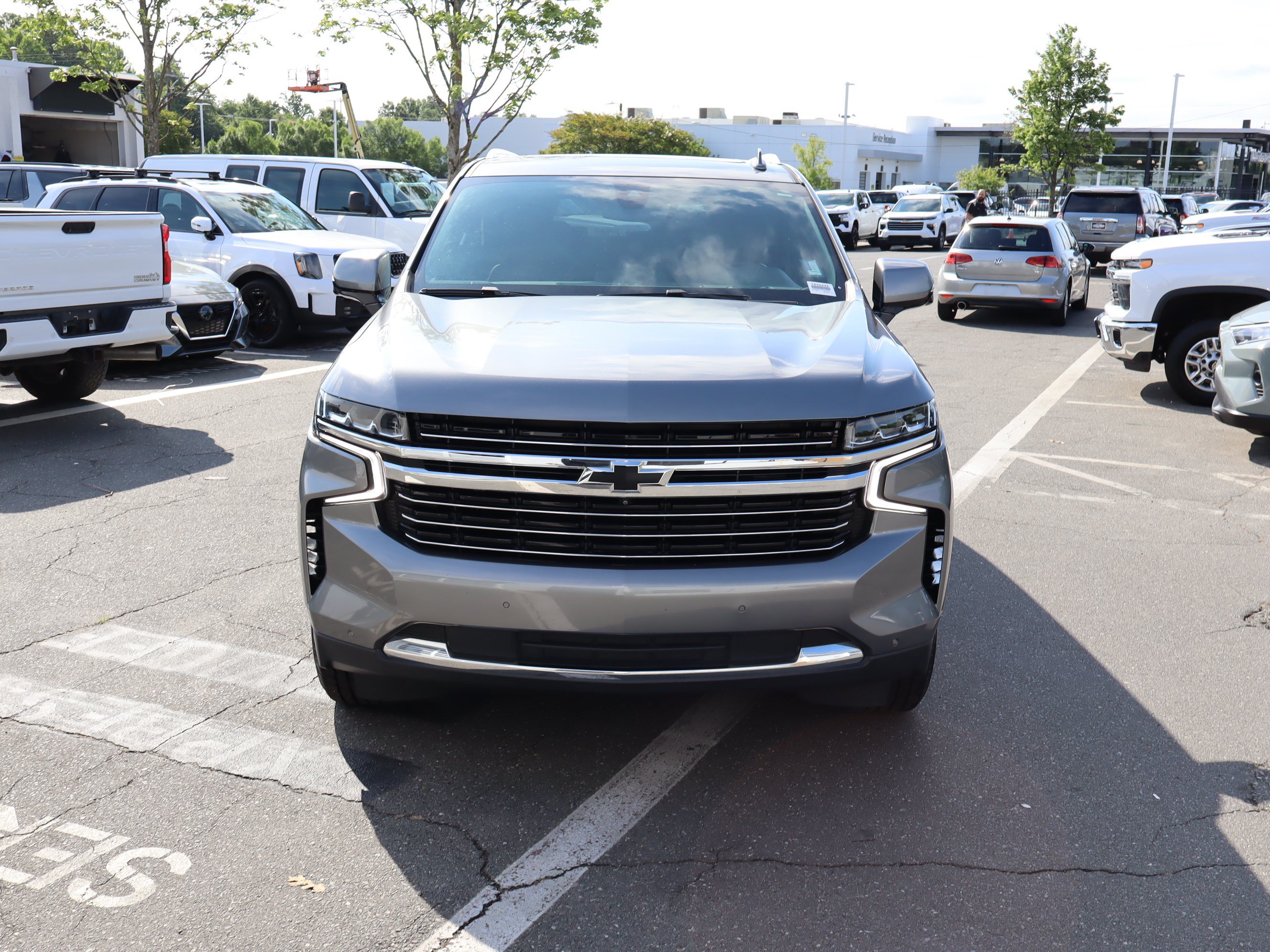 Used 2022 Chevrolet Tahoe LT w/ LT Signature Package AWD/4WD image 3