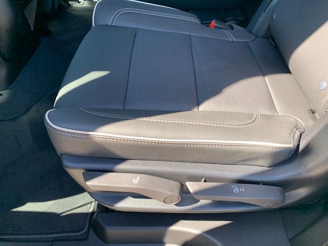 New 2026 GMC Yukon Elevation w/ LPO, Elevation Black Package AWD/4WD image 15