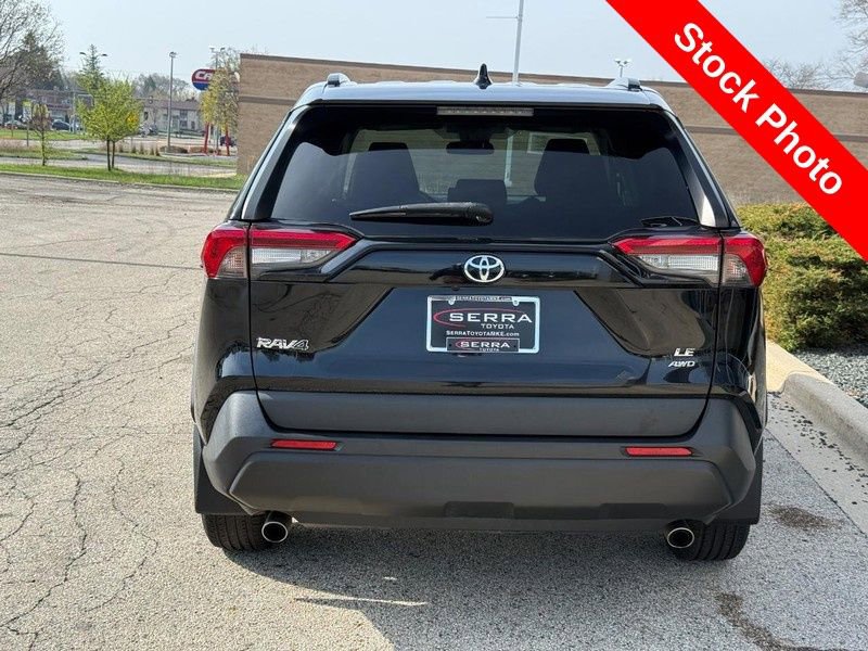 Used 2019 Toyota RAV4 LE AWD/4WD image 4