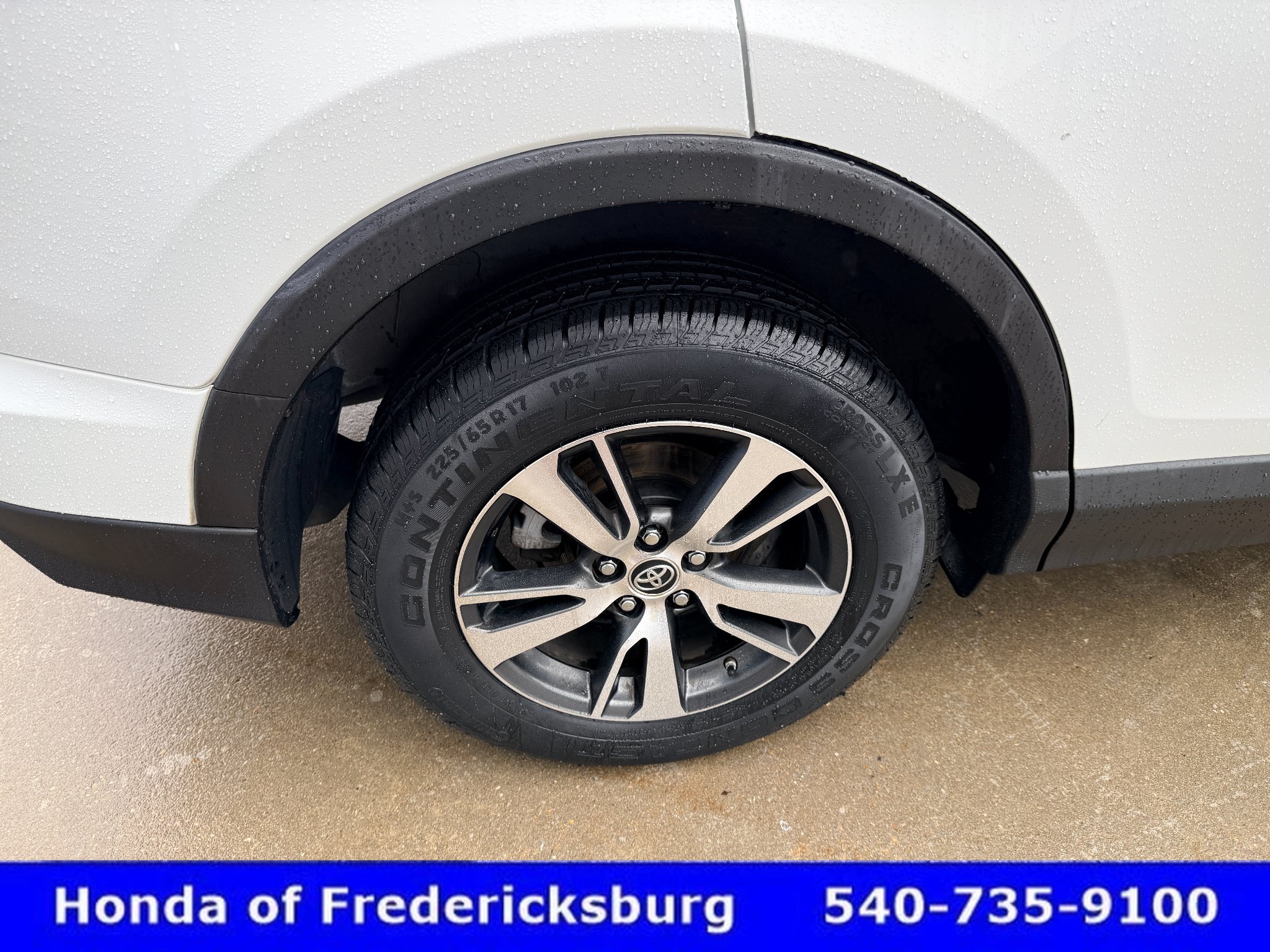 Used 2018 Toyota RAV4 XLE w/ Plus Extra Value Package AWD/4WD image 12