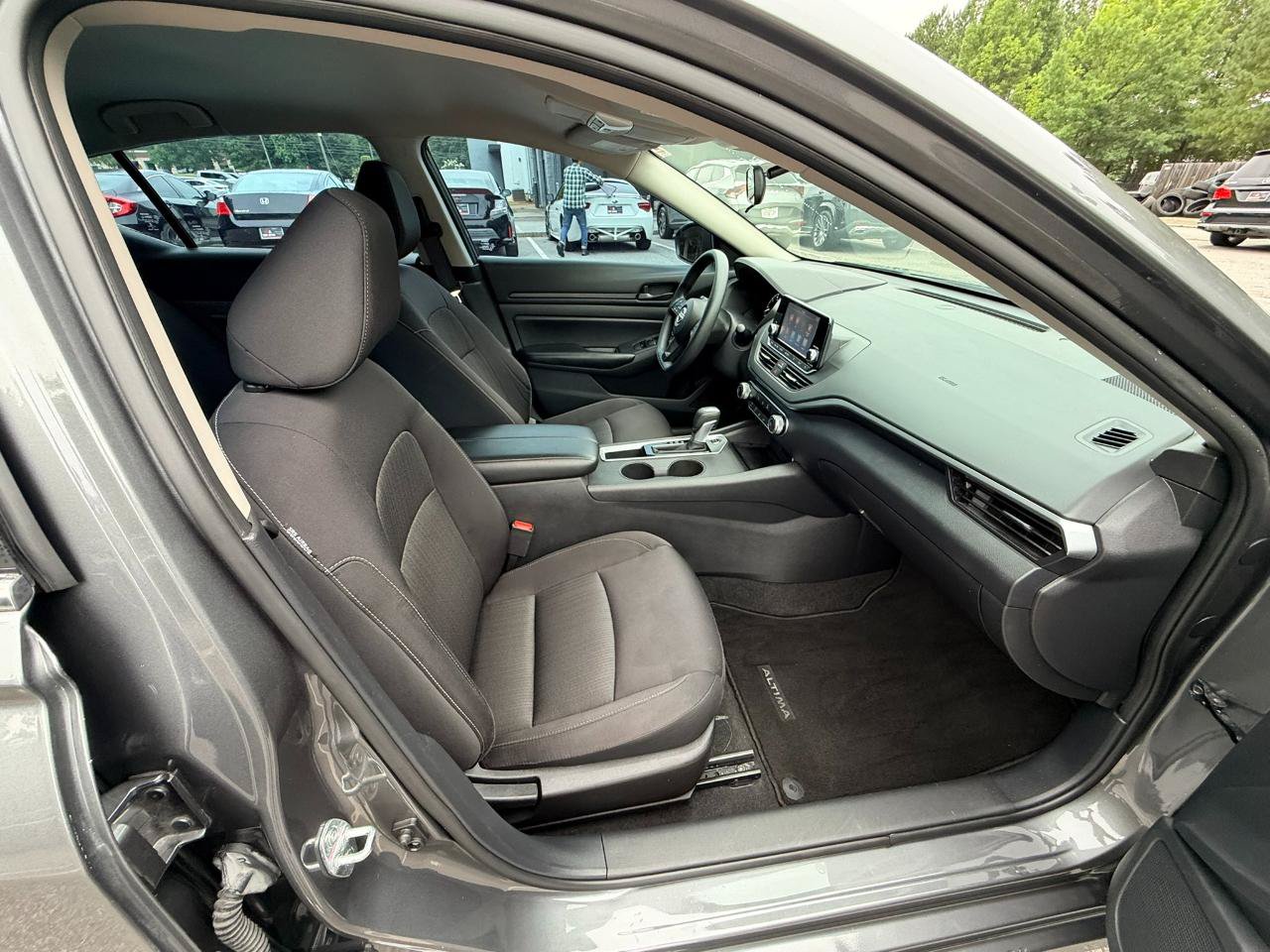 Used 2024 Nissan Altima 2.5 S FWD image 15