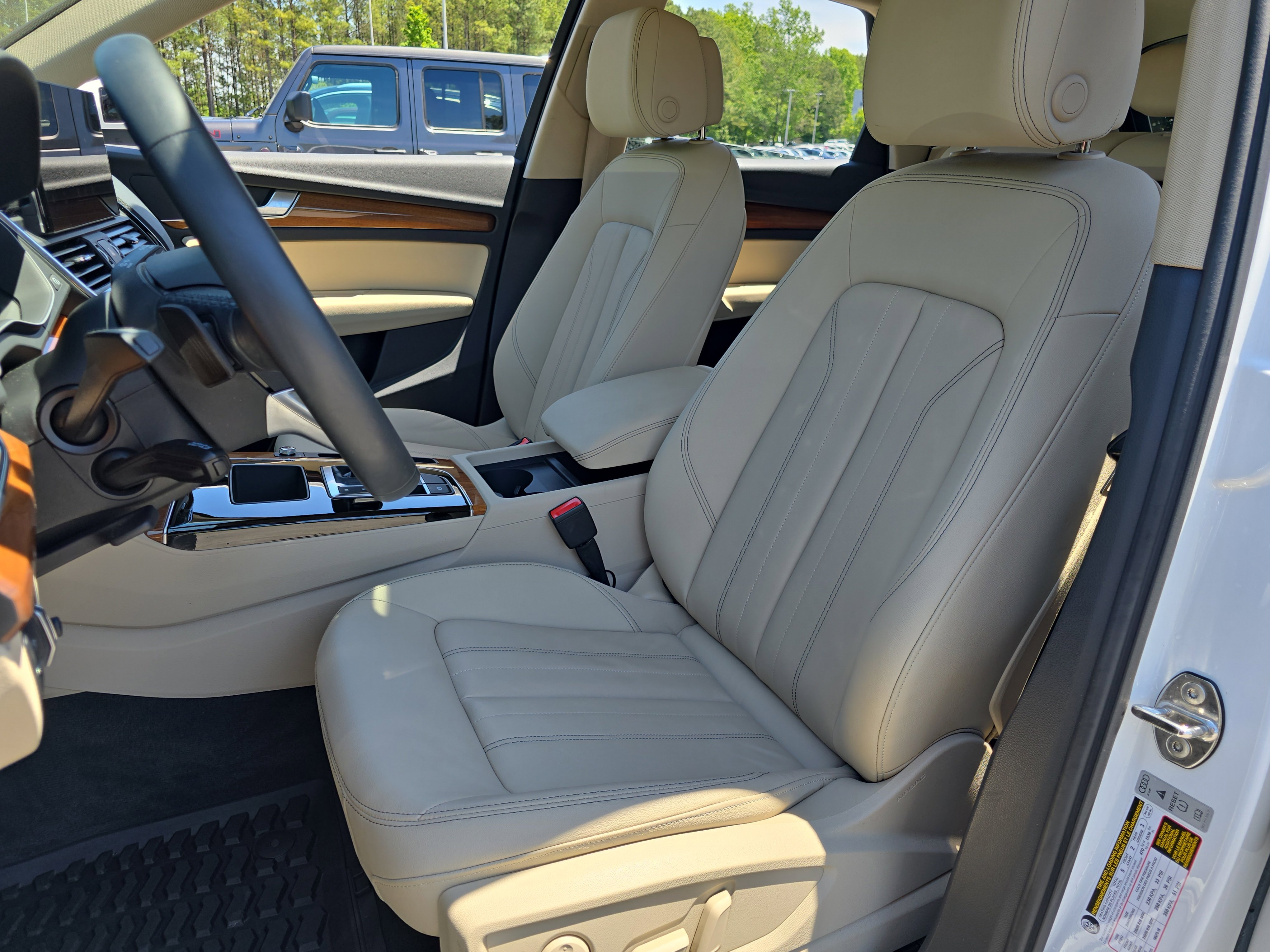 Used 2023 Audi Q5 2.0T Premium w/ Convenience Package AWD/4WD image 15