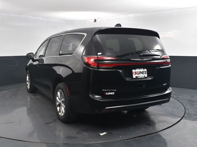 New 2026 Chrysler Pacifica Select image 9
