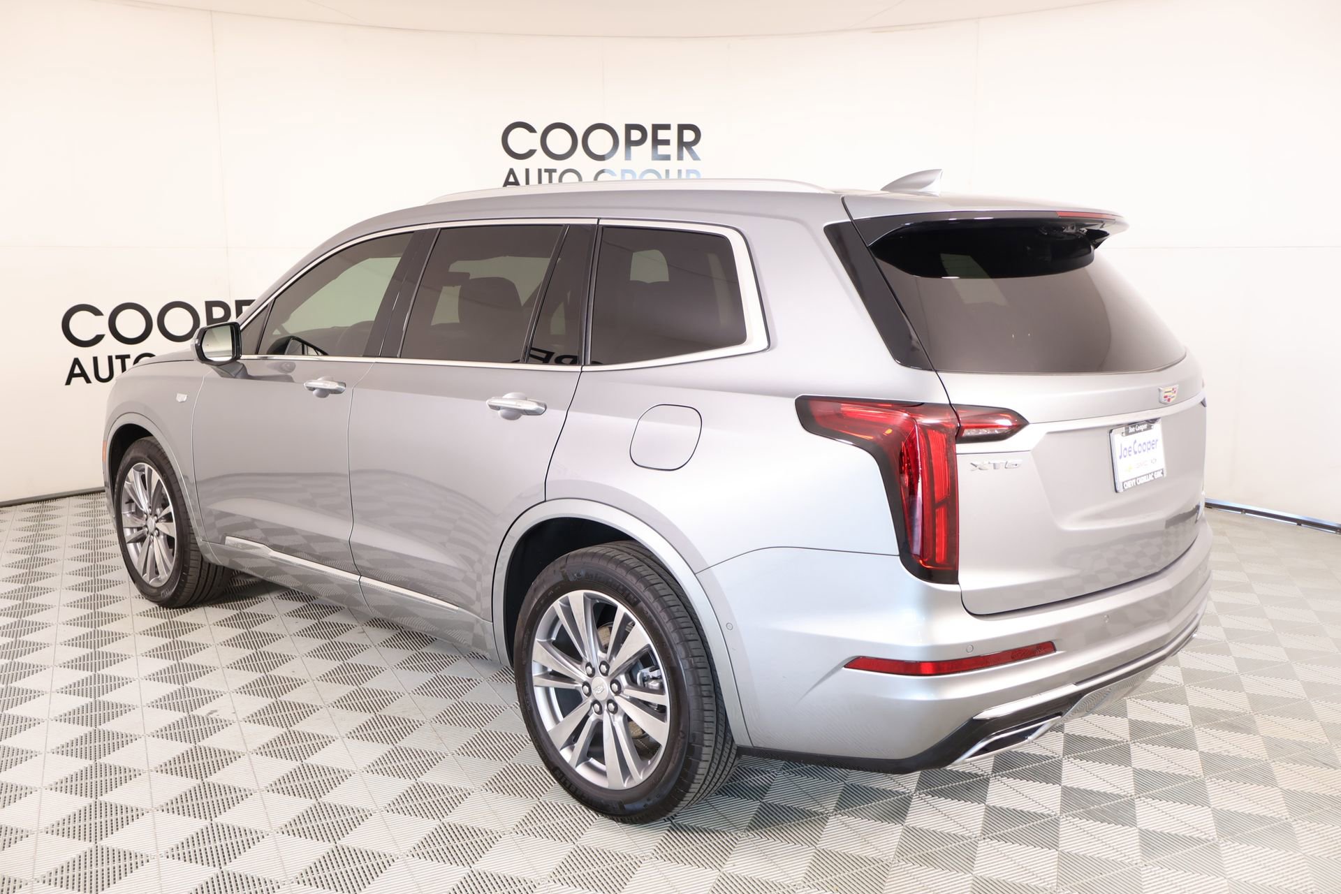 Used 2025 Cadillac XT6 Premium Luxury w/ Technology Package FWD image 24