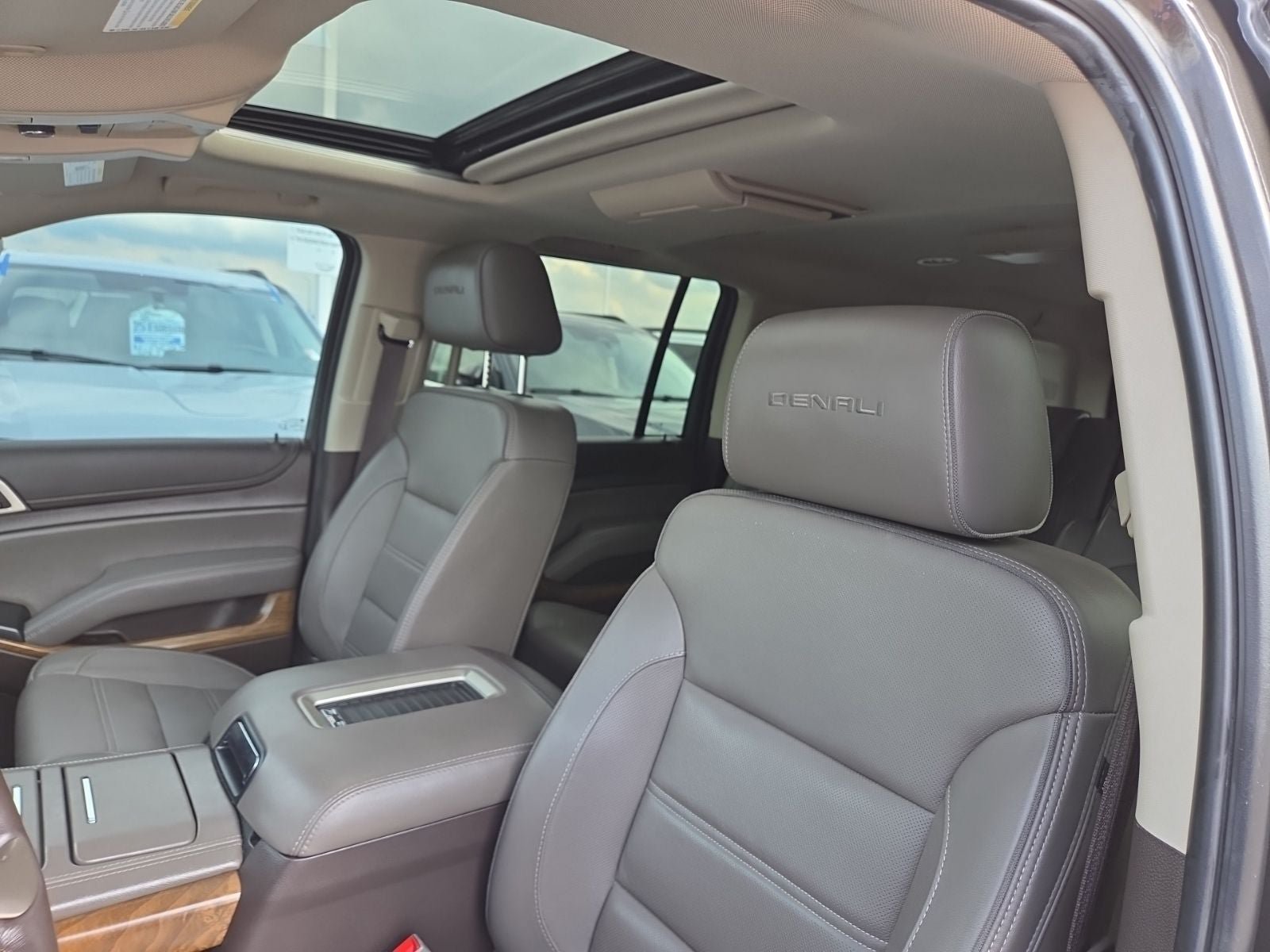 Used 2019 GMC Yukon XL Denali w/ Denali Ultimate Package AWD/4WD image 22