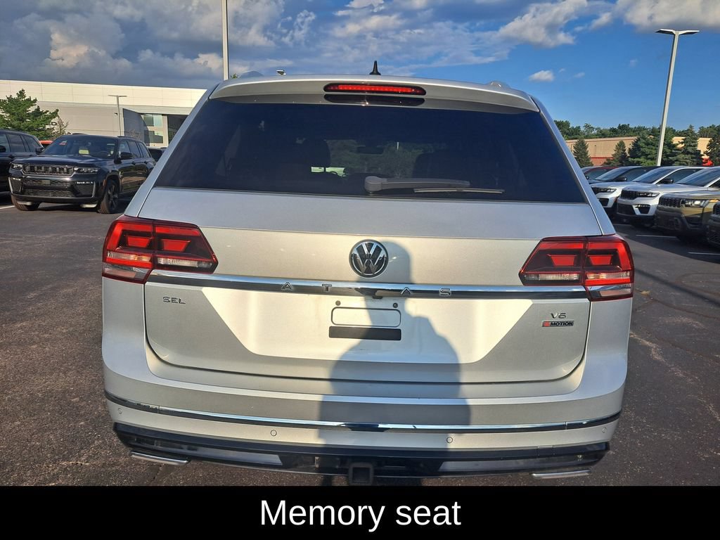 Used 2018 Volkswagen Atlas SEL w/ R-Line Package AWD/4WD image 4