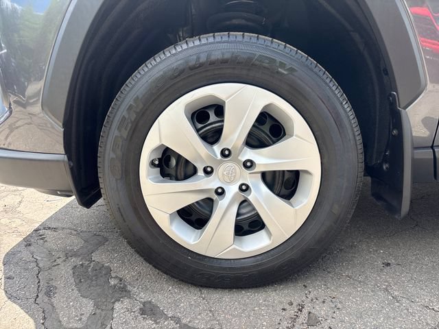 Used 2024 Toyota RAV4 LE AWD/4WD image 9