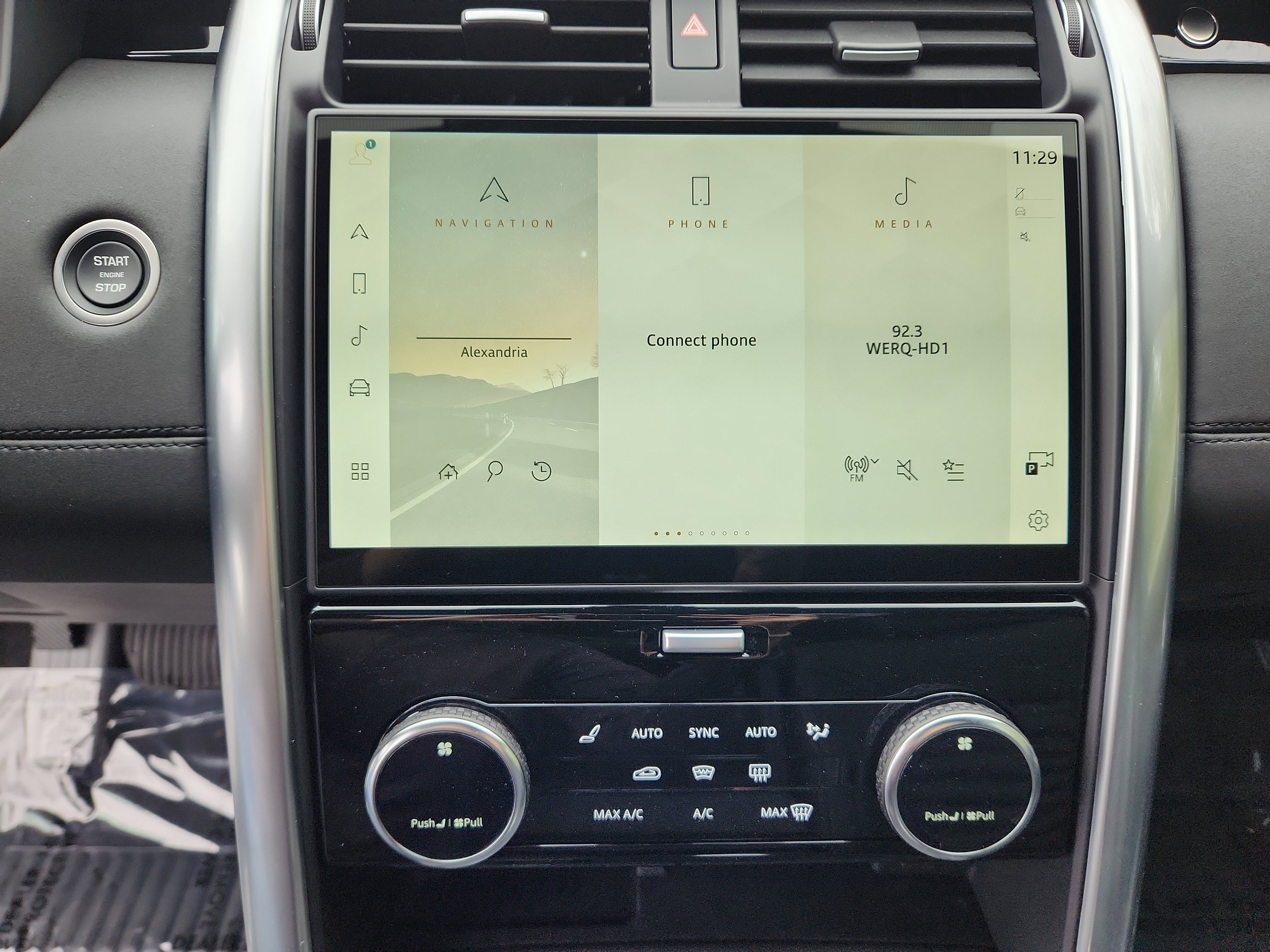 New 2025 Land Rover Discovery S image 17