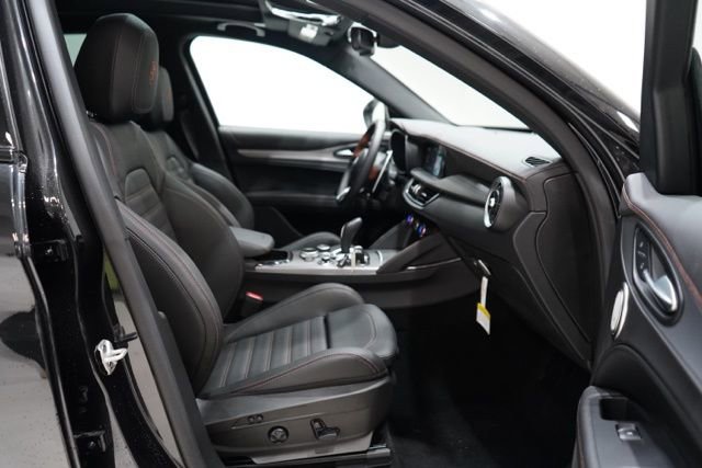 New 2025 Alfa Romeo Stelvio Sprint image 36