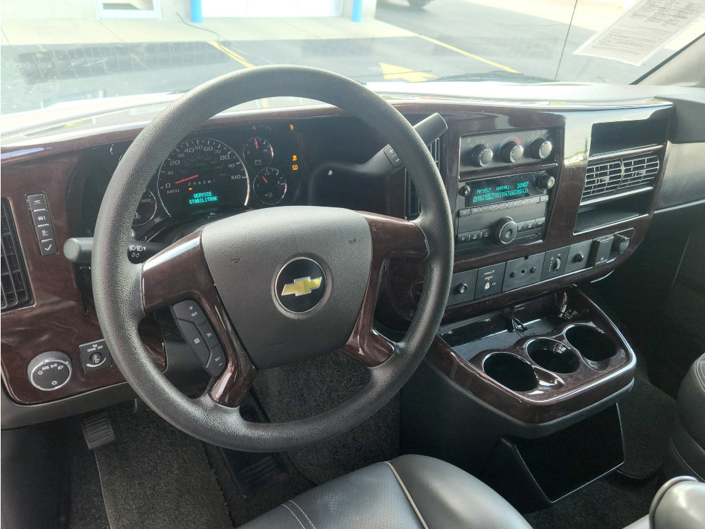 Used 2015 Chevrolet Express 2500 RWD image 3