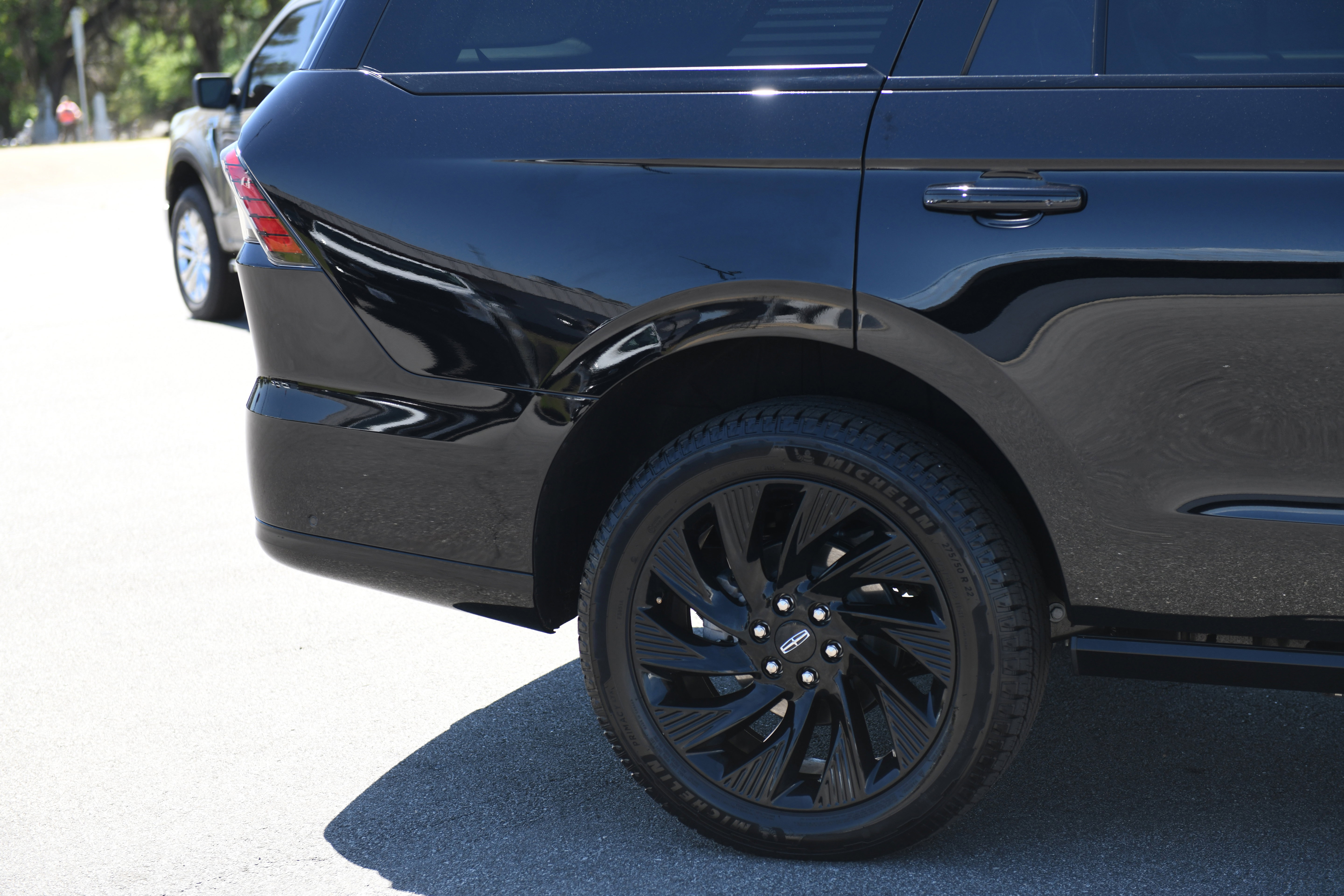 Used 2025 Lincoln Navigator Reserve w/ Jet Appearance Package image 4